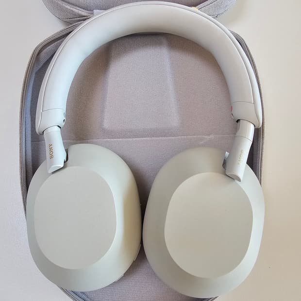 소니 WH-1000XM5(플래티넘 실버) 스터디 헤드폰