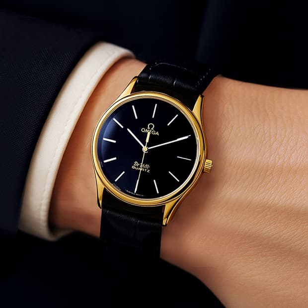 오메가 드빌 고급 블랙판 18K-GP 남녀공용 가죽 쿼츠 시계
