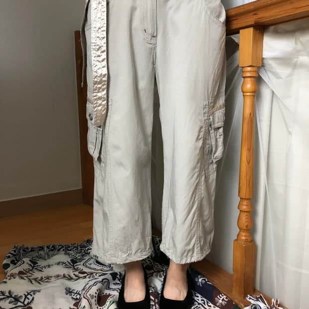 EDWIN / V Satin Belted Cargo Capris