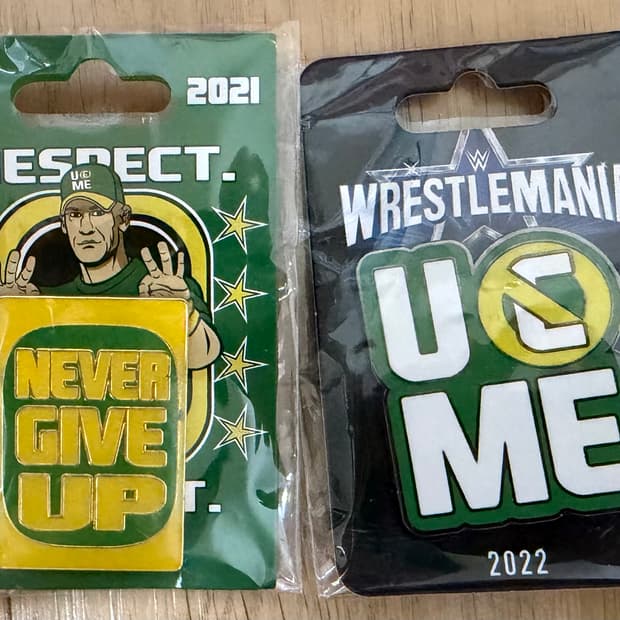 WWE 존 시나 레슬매니아 핀뱃지 2종 판매합니다