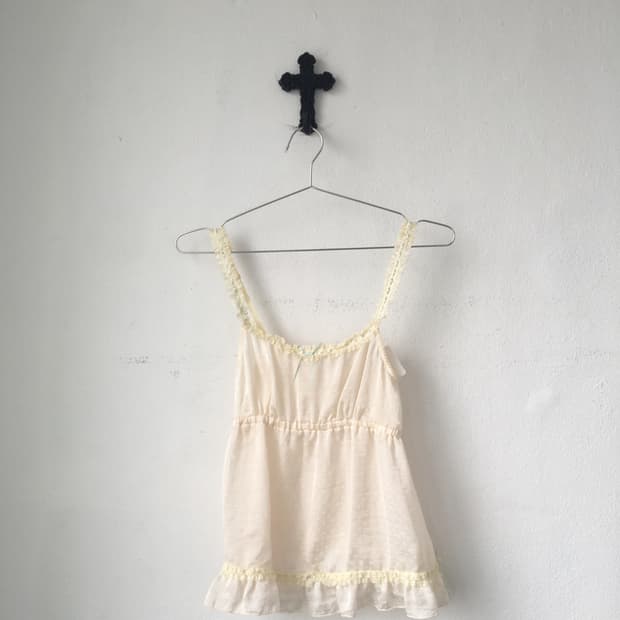 Frill point dot pattern sleeveless