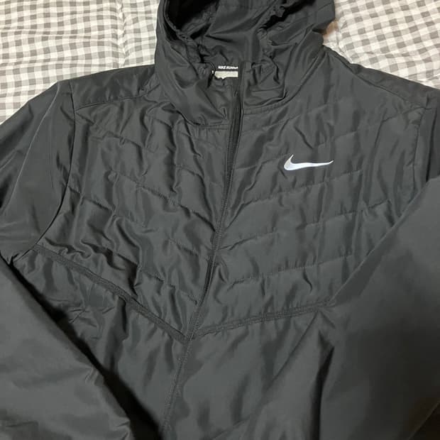 나이키 써마핏 리펠 신세틱 필 러닝 자켓 블랙