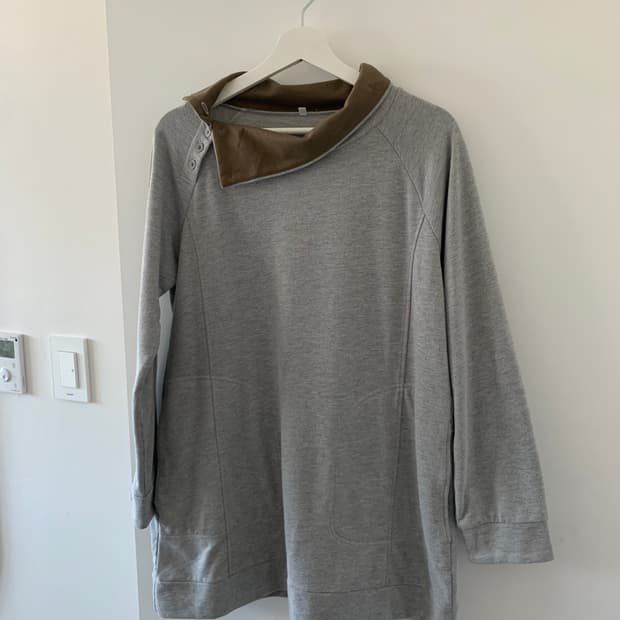 브라운 카라 맨투맨