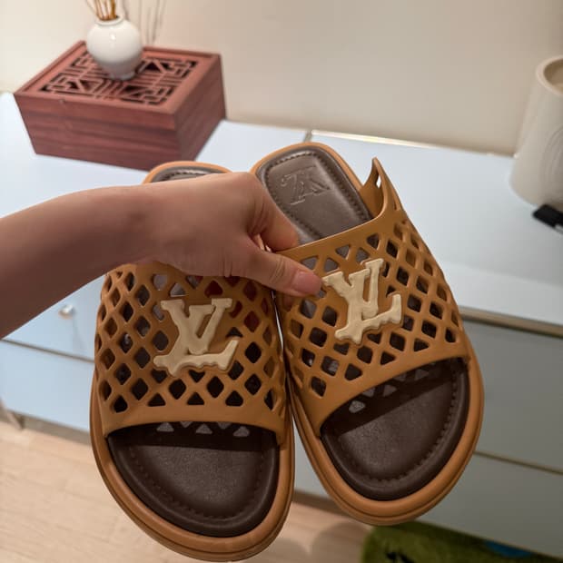 루이비통 와플 뮬 슬리퍼 270