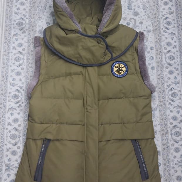 질바이질스튜어트 후드 퍼 베스트 패딩 조끼 M (후드분리됨)