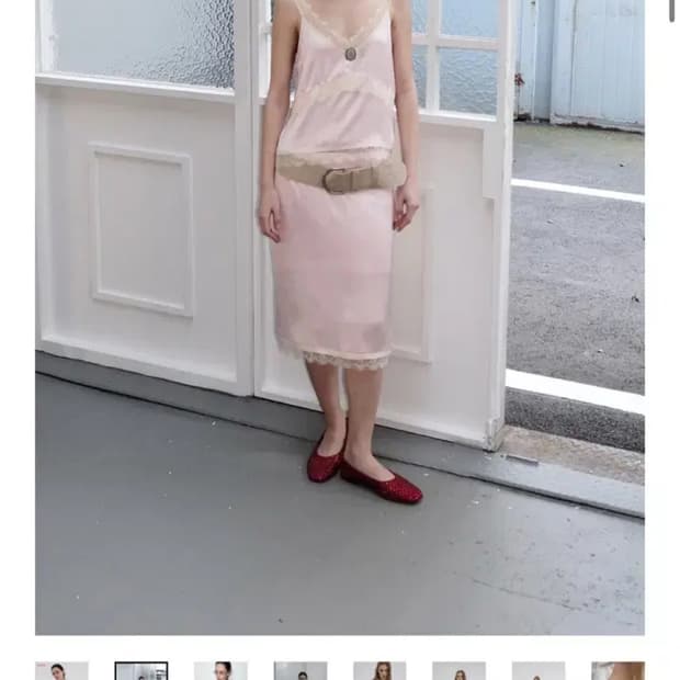 오버듀플레어 LACE SATIN SLEEVELESS_PALE PINK