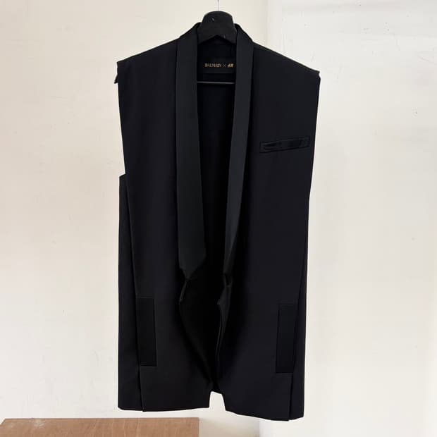 발망 x h&m 블랙 숄 칼라 슬리브리스 자켓