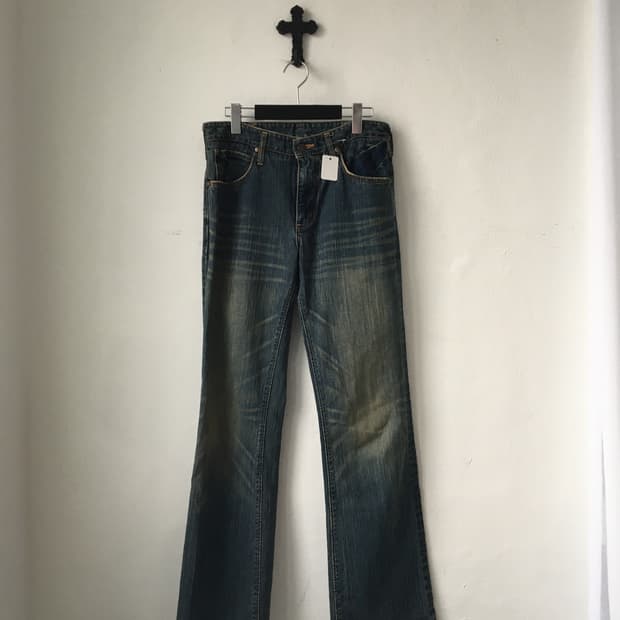 Washing denim pants