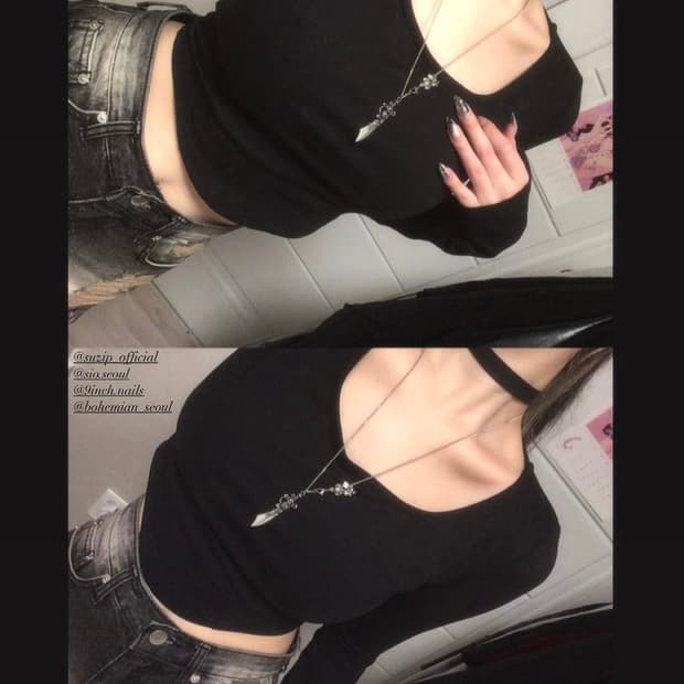 시오서울 소매 프린팅 사이드컷팅 크롭 슬리브 티