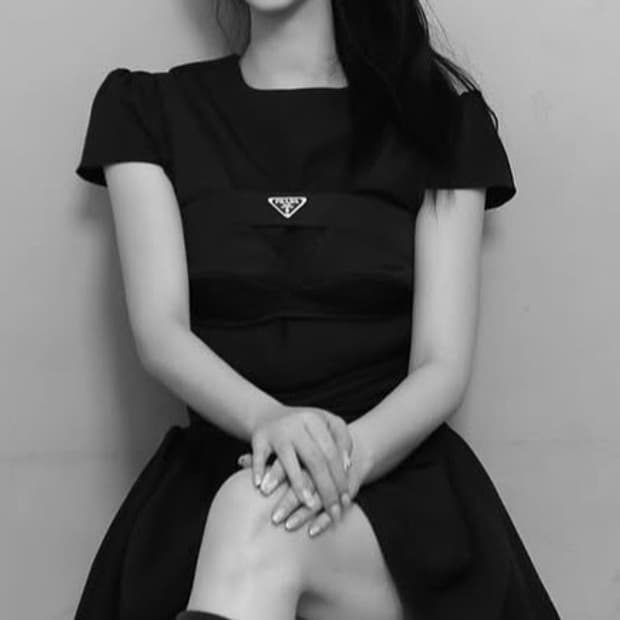 프라다 리나일론탑