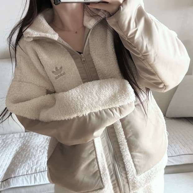 아디다스 카키 베이지 쉐르파 후리스 집업