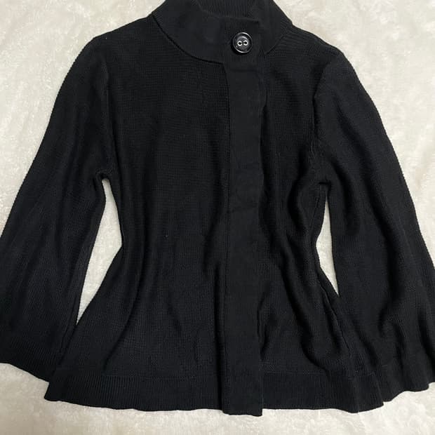 Unbalanced button knit cardigan 