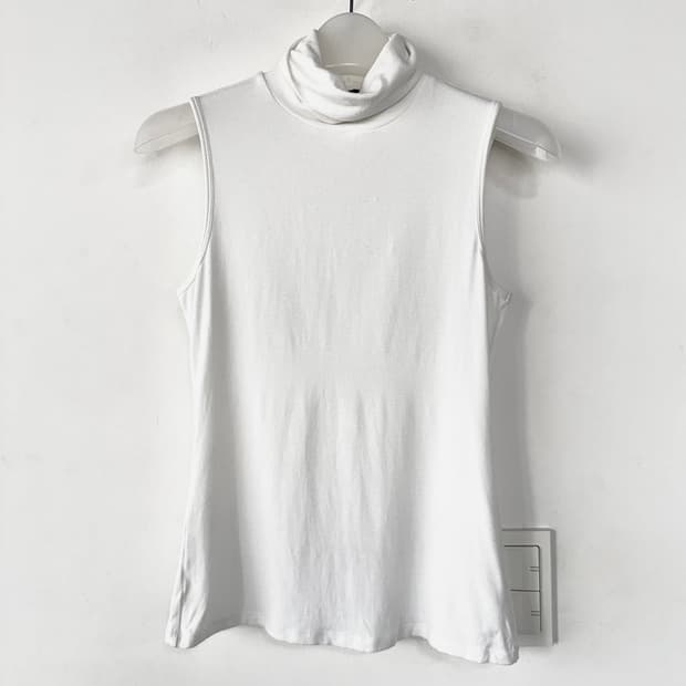 띠어리 슬리브리스 터틀넥 탑