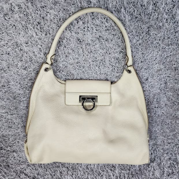 페라가모 레더 간치니 숄더백