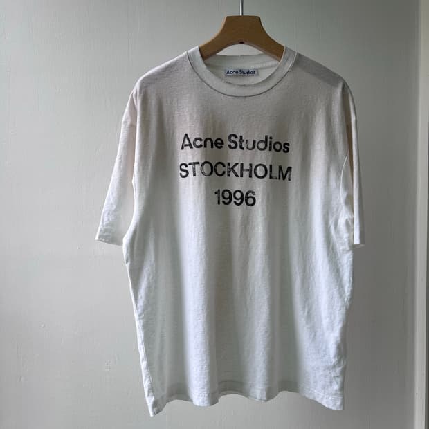 아크네스튜디오 스톡홀름 로고 반팔티