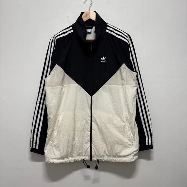 아디다스 검흰 빅로고 바람막이