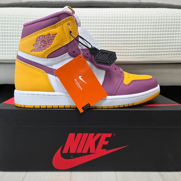 조던 1 레트로 하이 OG 유니버시티 골드 [280,새상품] 