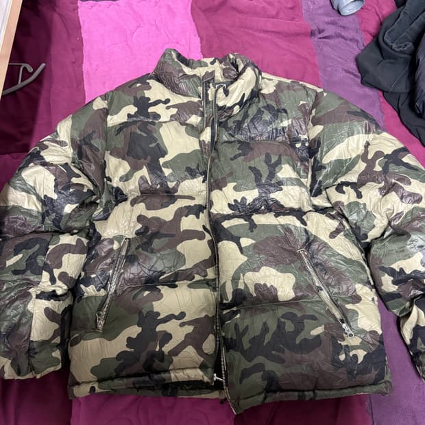 스투시 링클 나일론 다운 푸퍼 우드랜드 카모  M