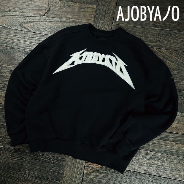 [아조바이아조] 빅로고 그래픽 오버핏 크롭 맨투맨 블랙 M19465