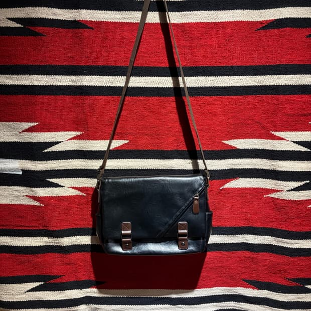 Leather newsboy shoulder bag / 가죽 숄더백