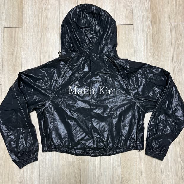 마뗑킴 크롭 후디 코팅 점퍼 블랙
