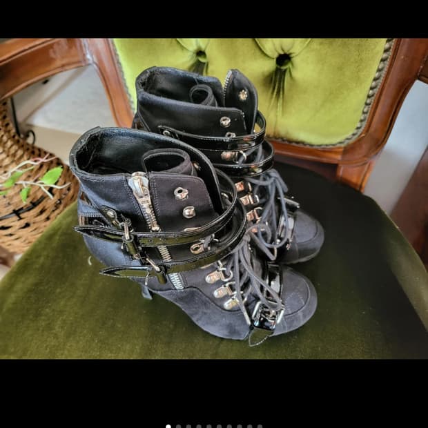 박스채 새상 발렌시아가 니콜라스 제스키에르 레이스업 부티 부츠