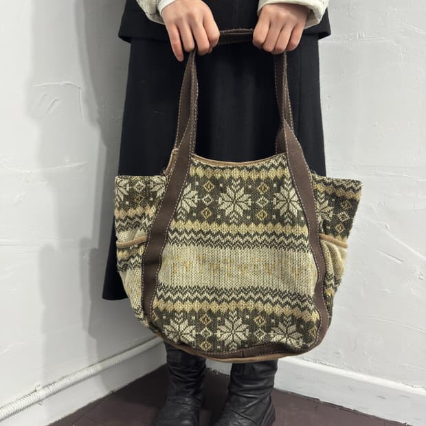 hush hush winter pattern bag