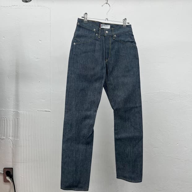 [27] DEAD STOCK LEVIS ENGINEERED JEANS