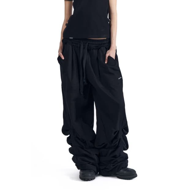 Sediment Pin-Tuck Sweatpants (Gray)