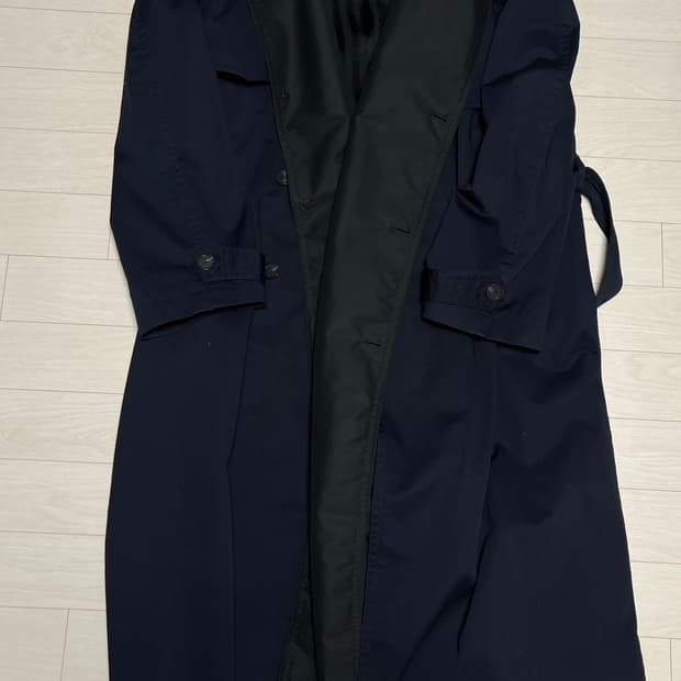 발렌시아가 런웨이 트롱프뢰유 코트