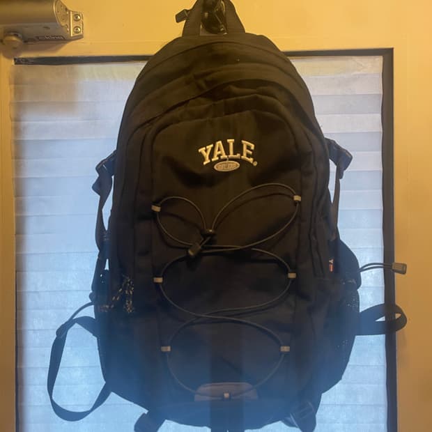 예일 백팩 상태 깨끗해요