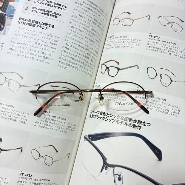 Calvin Klein 캘빈클라인 엔틱골드 반무테 티타늄 안경