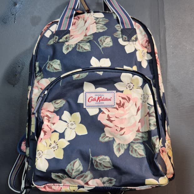 Cath Kidston 꽃무늬 백팩 방수됨 새상품