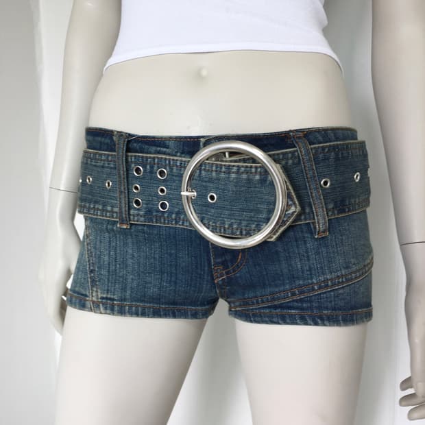 Diva Salon Chunky Belt Denim Shorts