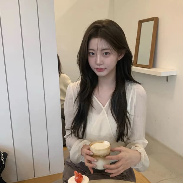 제니오 쉬어 아우라 랩 블라우스