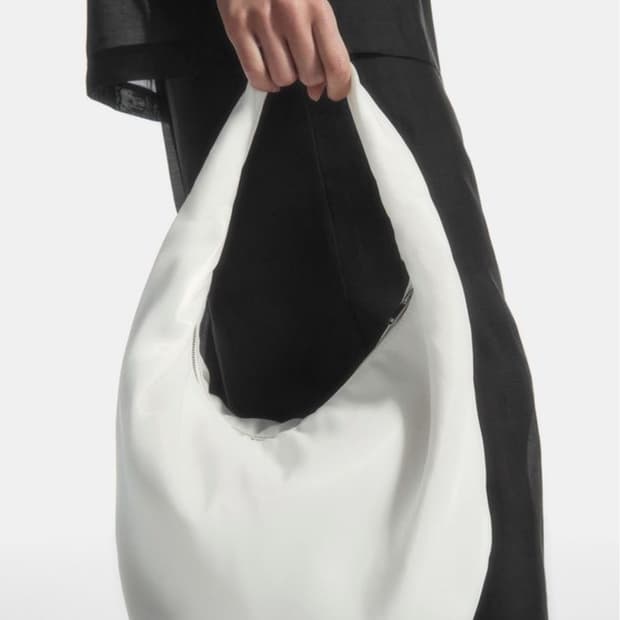 cos 코스 하이샤인 숄더백 새상품