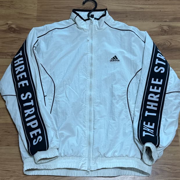 아디다스 화이트 쓰리스트라이프 바람막이