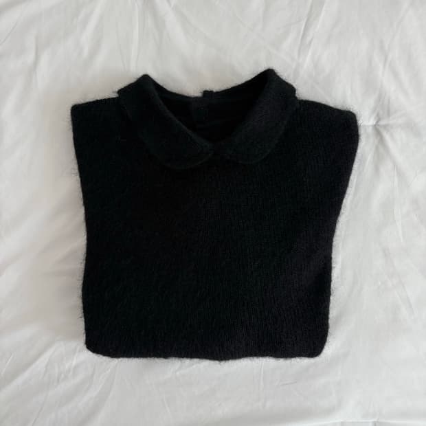 black collar sweater 블랙 카라 니트