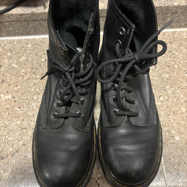 닥터마틴 7홀 워커