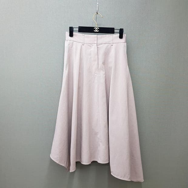 한섬 시스템 2023 언밸런스 헴 백밴딩 스커트 64-94사이즈