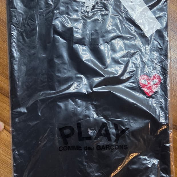 꼼데 하트 로고 반팔티 블랙 XL(새상품)