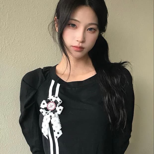 러브이즈트루 로제트 EL ROSETTE SHIRRING TEE 티 슬리브