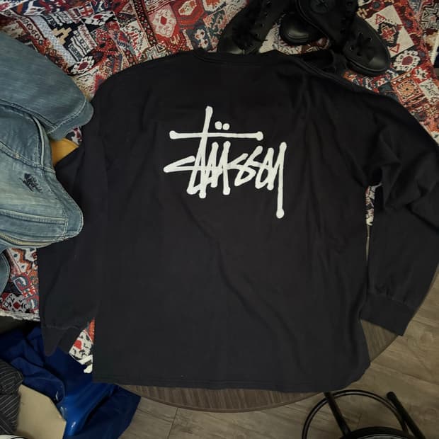 Stussy's iconic basic logo long sleeve