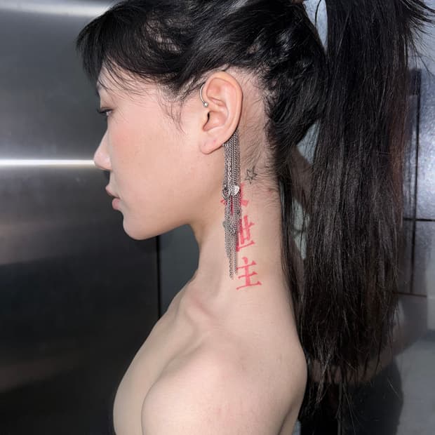 chain earcuff (matte silver heart)