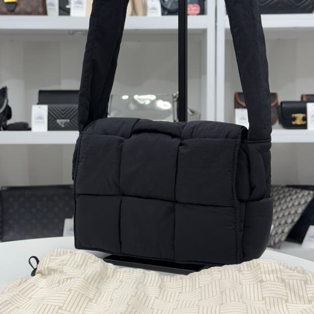 [S] 보테가베네타 패딩 테크 카세트백