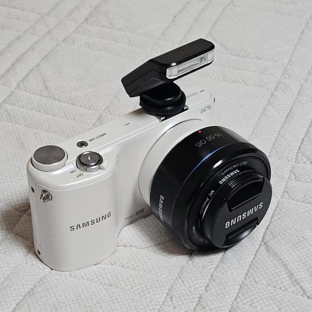 삼성 NX2000 미러리스 카메라

블랙 렌즈