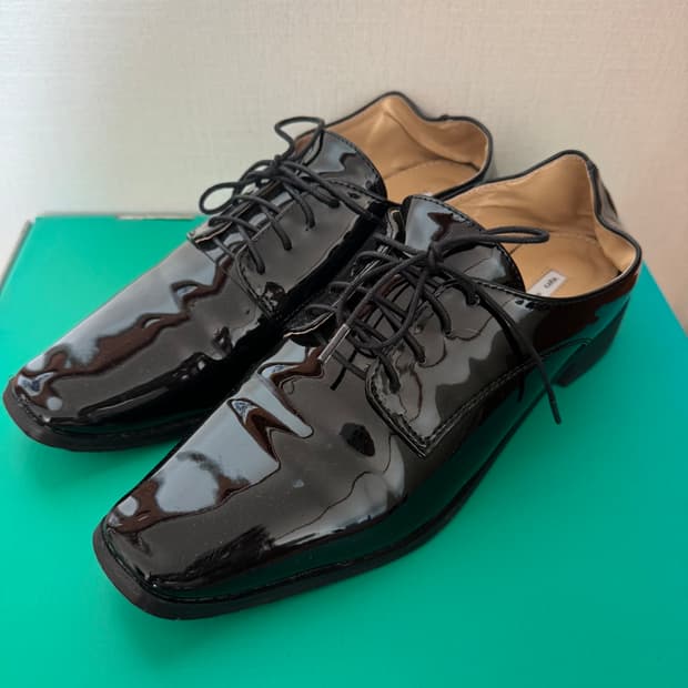 DESIGN by KARA 검정 에나멜 구두 250mm