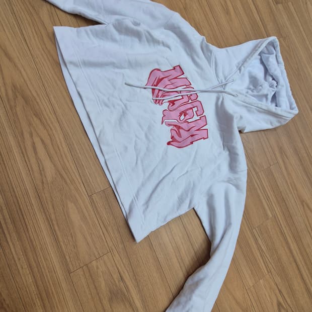MSGM 화이트 크롭 후드티 M사이즈 판매합니다. 면 100% 소재라 착