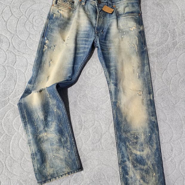 //디젤(Diesel) 빈티지 워싱 디스트로이드 진