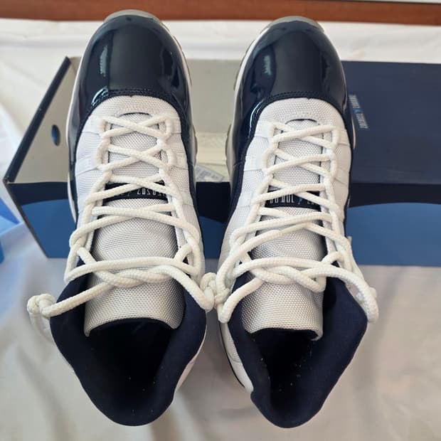 조던 11 레트로 윈라이크82 UNC